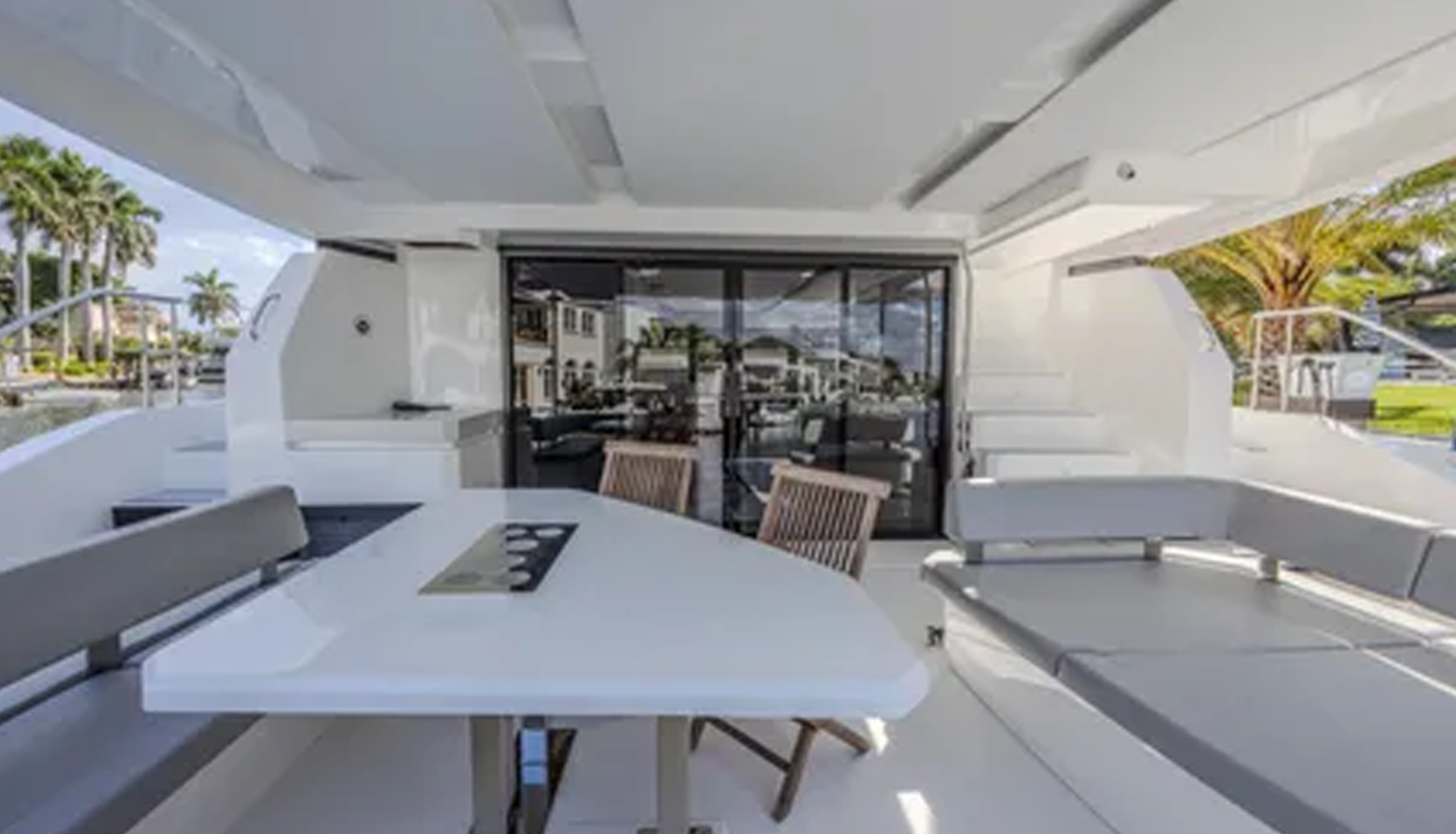SeaSide Cat | Internal View